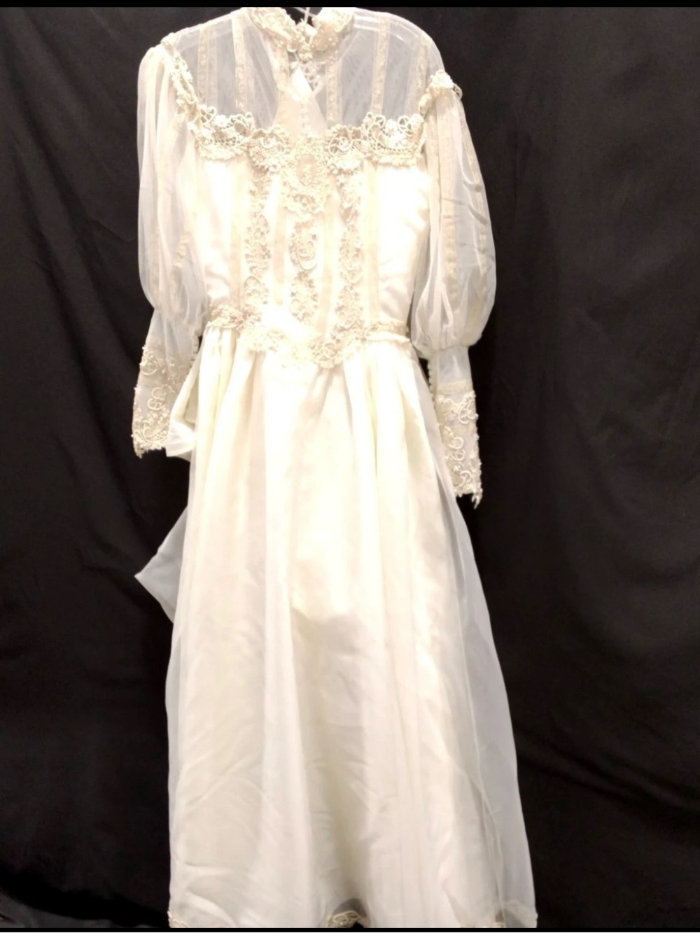 Vintage Lace High Neck Long Sleeve Wedding Dress